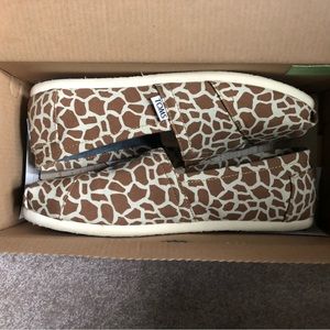 TOMS Classics Giraffe Slip-on Shoes